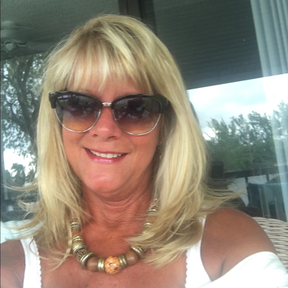 Meet your Posher, A denise